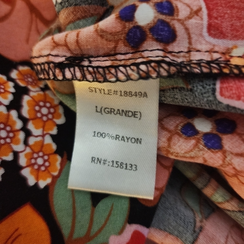 Staccato romantic floral Tank Size Large - Picture 5 of 6